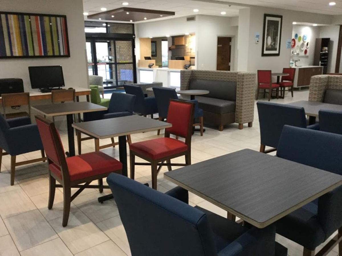 Holiday Inn Express Easton By Ihg Екстер'єр фото